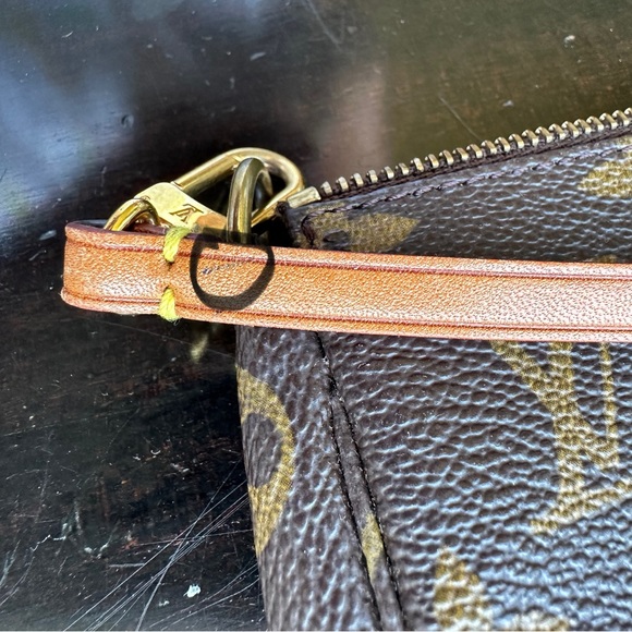 LOUIS VUITTON AUTHENTICATED Monogram Canvas Pochette Accessoires & 46.5" Strap - Picture 9 of 16